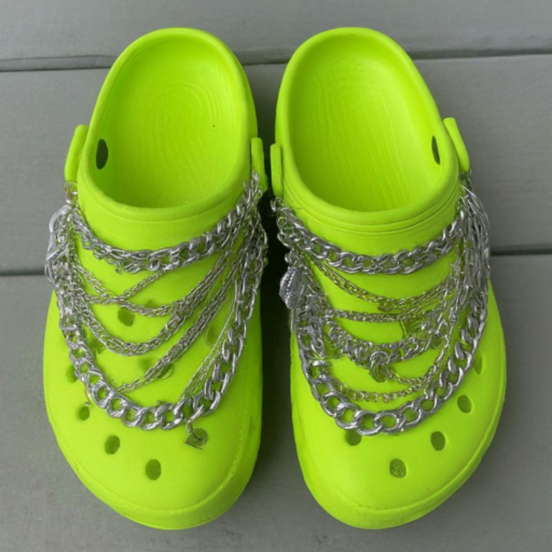 Crocs chain placement on 2nd and 6th holes